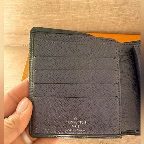 LOUIS VUITTON Epi Porte Billets Compact Bifold Blue Leather - Picture 5 of 13